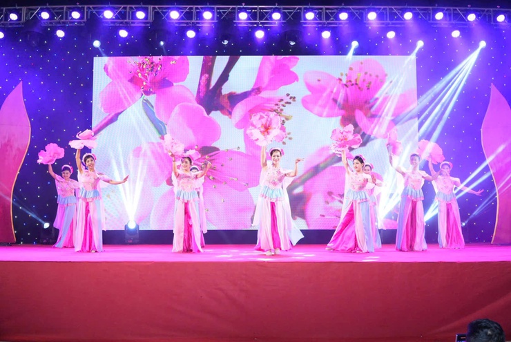 RỘN RÀNG ĐÊM NGHỆ THUẬT CHÀO MỪNG THÀNH CÔNG CUỘC BẦU CỬ TẠI XÃ DÂN HÒA- Ảnh 8.