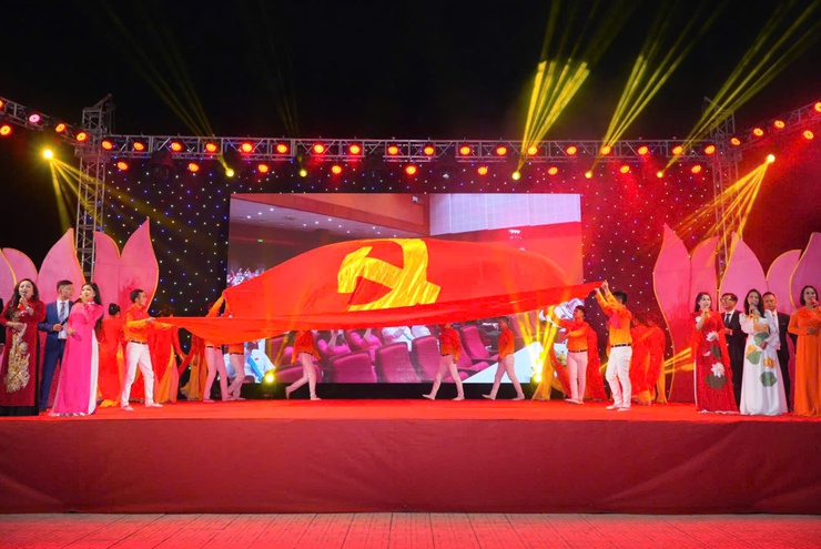 RỘN RÀNG ĐÊM NGHỆ THUẬT CHÀO MỪNG THÀNH CÔNG CUỘC BẦU CỬ TẠI XÃ DÂN HÒA- Ảnh 5.