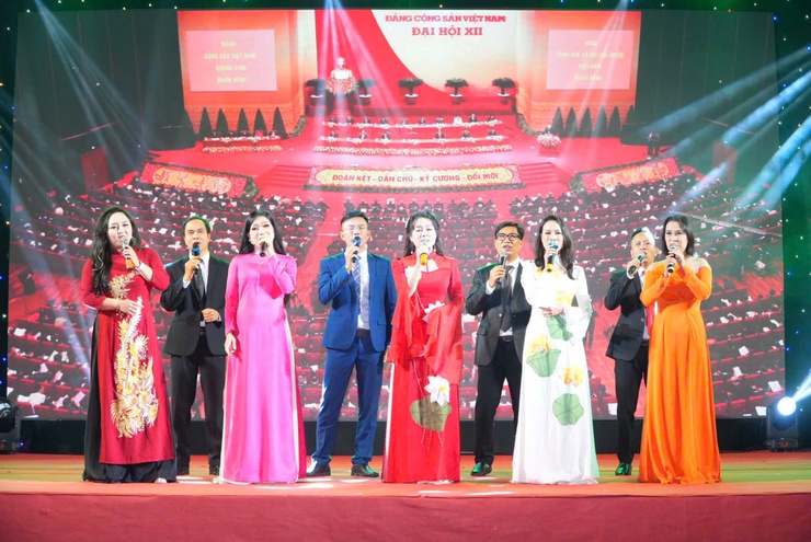 RỘN RÀNG ĐÊM NGHỆ THUẬT CHÀO MỪNG THÀNH CÔNG CUỘC BẦU CỬ TẠI XÃ DÂN HÒA- Ảnh 4.