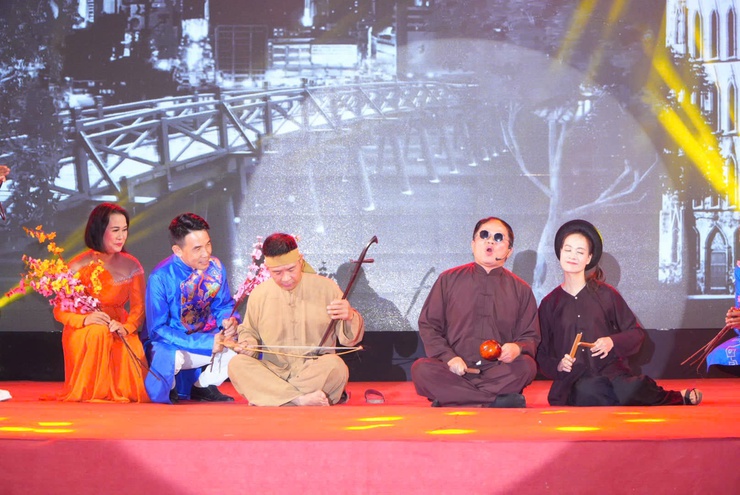 RỘN RÀNG ĐÊM NGHỆ THUẬT CHÀO MỪNG THÀNH CÔNG CUỘC BẦU CỬ TẠI XÃ DÂN HÒA- Ảnh 7.