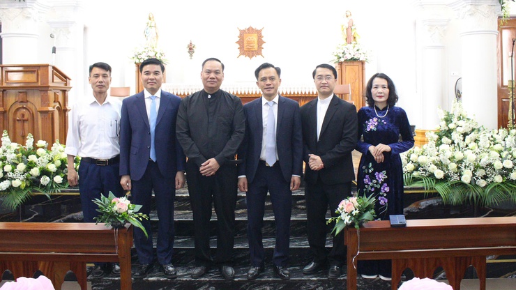 Lãnh đạo phường Chương Mỹ thăm, chúc mừng khánh thành Nhà thờ Giáo họ Ngọc Giả- Ảnh 3.