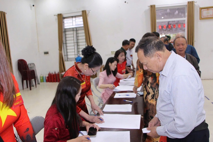 Phụ nữ Phú Nghĩa duyên dáng, rạng rỡ sắc màu cùng tà áo dài trong Ngày hội non sông- Ảnh 11.