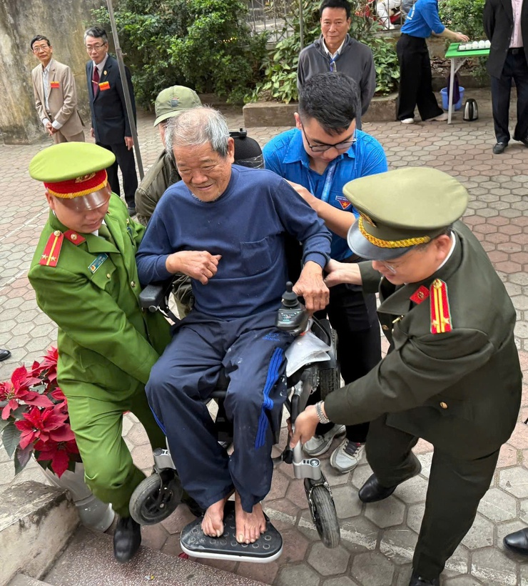 Phường Đông Ngạc tổ chức thành công cuộc bầu cử đại biểu Quốc hội khóa XVI và đại biểu HĐND các cấp nhiệm kỳ 2026 – 2031; Thực sự là ngày hội của toàn dân- Ảnh 7.