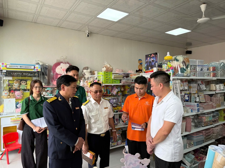 Lễ ra quân tháng cao điểm đồng hành, hỗ trợ hộ kinh doanh tuân thủ chính sách, pháp luật thuế trên địa bàn xã Bình Minh- Ảnh 4.