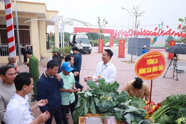 Minh Châu hướng tới phát triển nông nghiệp công nghệ cao.- Ảnh 1.