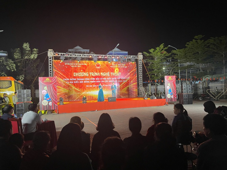 SỞ VĂN HÓA VÀ THỂ THAO HÀ NỘI – NHÀ HÁT KỊCH HÀ NỘI PHỐI HỢP VỚI XÃ THƯ LÂM TỔ CHỨC CHƯƠNG TRÌNH NGHỆ THUẬT CHÀO MỪNG THÀNH CÔNG CUỘC BẦU CỬ ĐẠI BIỂU QUỐC HỘI KHÓA XVI VÀ ĐẠI BIỂU HĐND CÁC CẤP NHIỆM KỲ 2026 – 2031- Ảnh 9.
