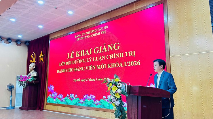 Khai giảng lớp bồi dưỡng lý luận chính trị dành cho đảng viên mới khóa I/2026 tại Trung tâm Chính trị phường Tây Hồ- Ảnh 2.