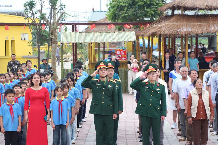 Trang trọng lễ thượng cờ tại xã đảo duy nhất tại Hà Nội- Ảnh 4.