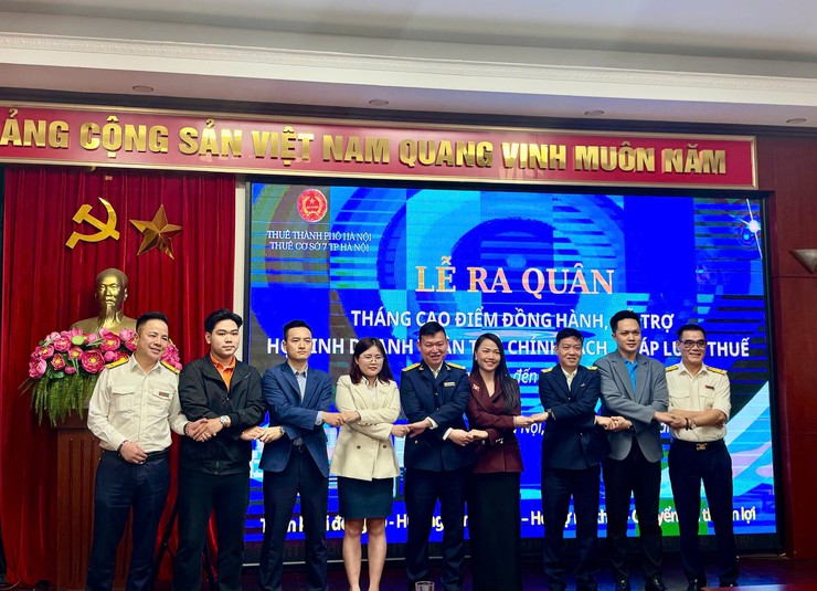 Ra quân phát động chương trình “Tháng cao điểm đồng hành, hỗ trợ hộ, cá nhân kinh doanh” - Ảnh 1.