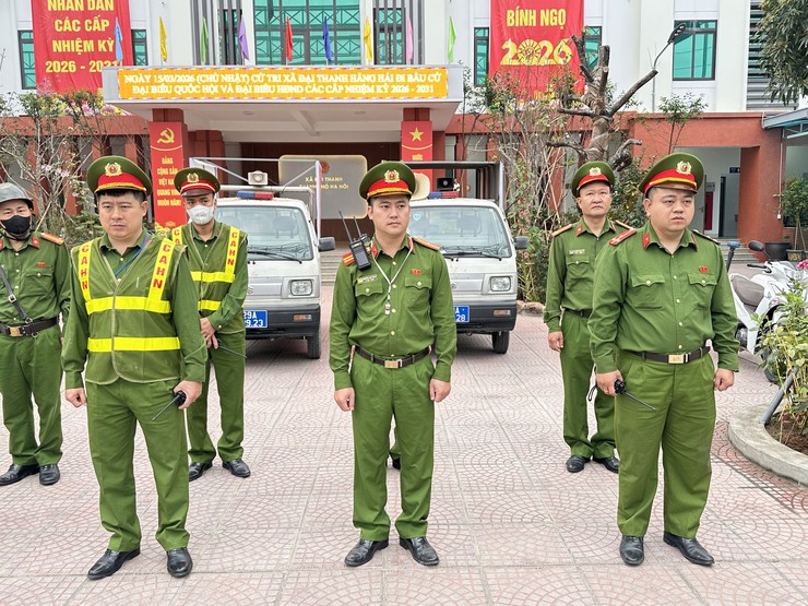 Công an xã Đại Thanh đảm bảo công tác ứng trực 24/7 tại 31 khu vực bỏ phiếu trước và trong ngày bầu cử.- Ảnh 7.