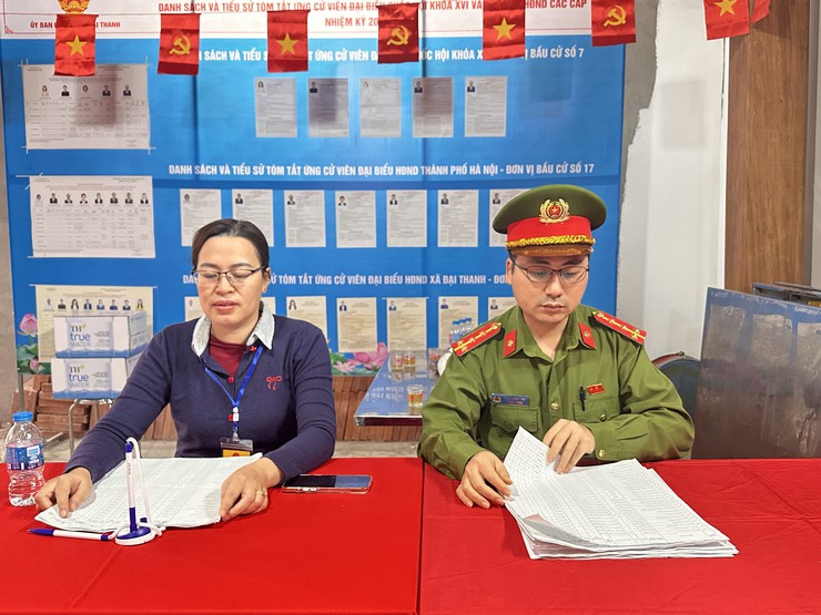 Công an xã Đại Thanh đảm bảo công tác ứng trực 24/7 tại 31 khu vực bỏ phiếu trước và trong ngày bầu cử.- Ảnh 6.