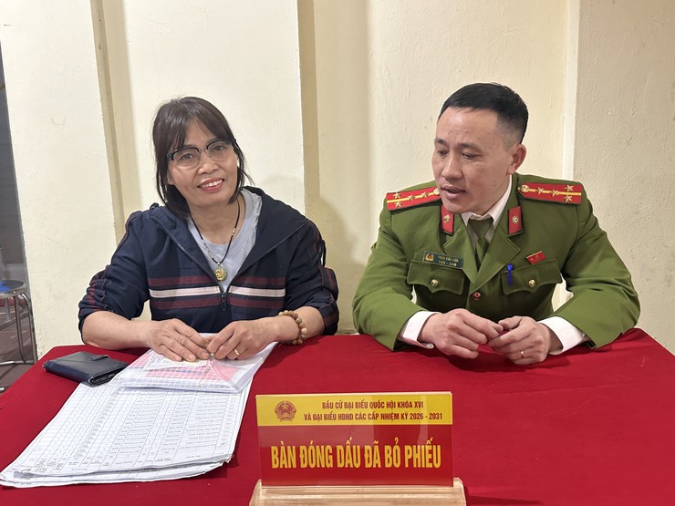 Công an xã Đại Thanh đảm bảo công tác ứng trực 24/7 tại 31 khu vực bỏ phiếu trước và trong ngày bầu cử.- Ảnh 4.