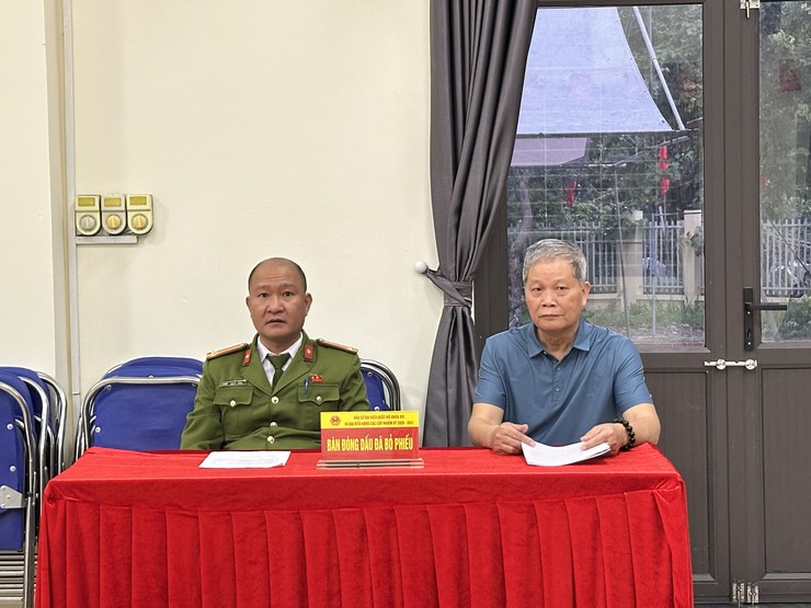 Công an xã Đại Thanh đảm bảo công tác ứng trực 24/7 tại 31 khu vực bỏ phiếu trước và trong ngày bầu cử.- Ảnh 3.