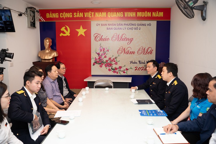 THUẾ CƠ SỞ 2 TP HÀ NỘI RA QUÂN “THÁNG CAO ĐIỂM ĐỒNG HÀNH HỖ TRỢ HỘ KINH DOANH, CÁ NHÂN KINH DOANH TUÂN THỦ CHÍNH SÁCH PHÁP LUẬT THUẾ”- Ảnh 4.