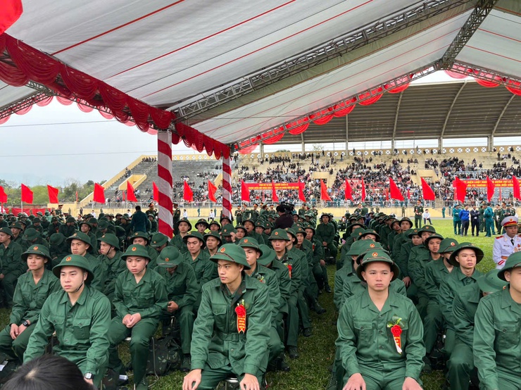 Thanh niên Minh Châu hăng hái lên đường nhập ngũ năm 2026.- Ảnh 4.