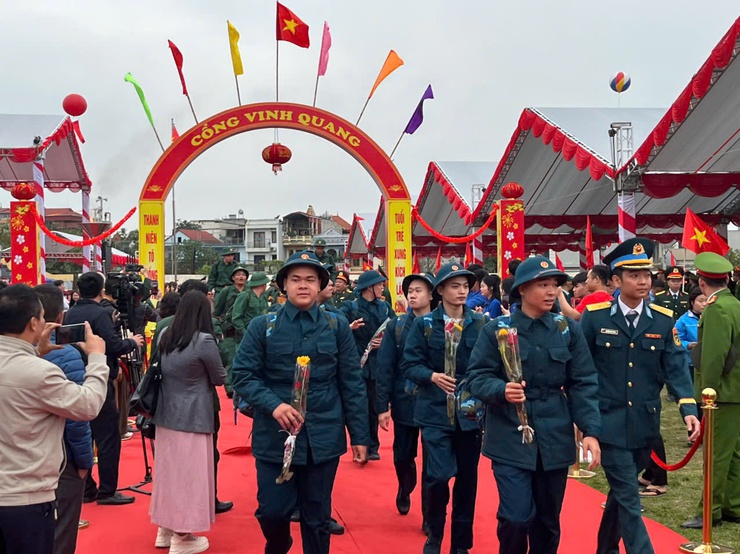 Thanh niên Minh Châu hăng hái lên đường nhập ngũ năm 2026.- Ảnh 5.