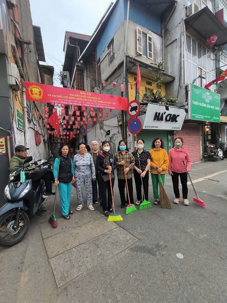 HỘI LHPN  VÀ ĐOÀN TNCS HỒ CHÍ MINH PHƯỜNG VĂN MIẾU – QUỐC TỬ GIÁM TỔNG VỆ SINH MÔI TRƯỜNG, CHUNG TAY XÂY DỰNG CẢNH QUAN XANH – SẠCH – ĐẸP CHÀO MỪNG NGÀY BẦU CỬ- Ảnh 8.