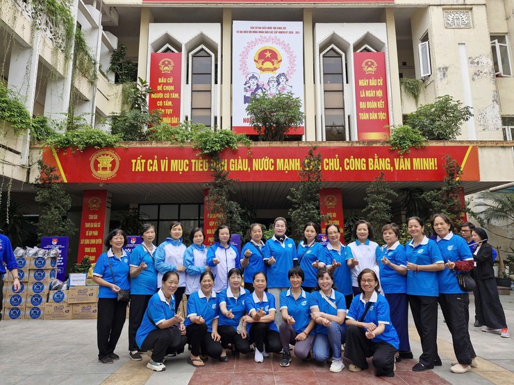 HỘI LHPN  VÀ ĐOÀN TNCS HỒ CHÍ MINH PHƯỜNG VĂN MIẾU – QUỐC TỬ GIÁM TỔNG VỆ SINH MÔI TRƯỜNG, CHUNG TAY XÂY DỰNG CẢNH QUAN XANH – SẠCH – ĐẸP CHÀO MỪNG NGÀY BẦU CỬ- Ảnh 3.