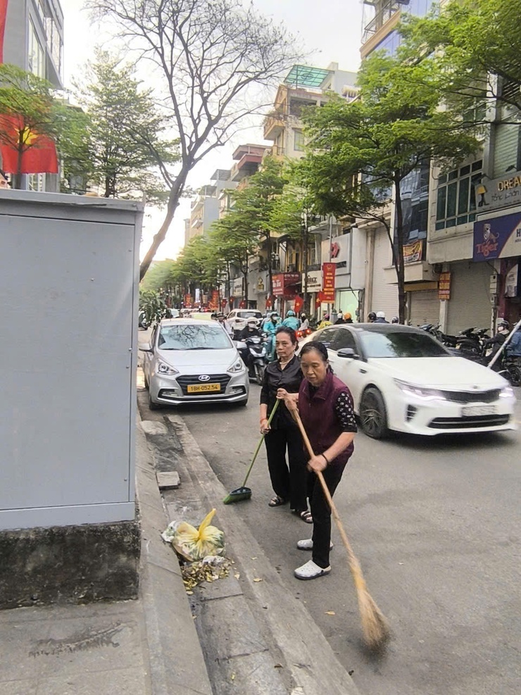 HỘI LHPN  VÀ ĐOÀN TNCS HỒ CHÍ MINH PHƯỜNG VĂN MIẾU – QUỐC TỬ GIÁM TỔNG VỆ SINH MÔI TRƯỜNG, CHUNG TAY XÂY DỰNG CẢNH QUAN XANH – SẠCH – ĐẸP CHÀO MỪNG NGÀY BẦU CỬ- Ảnh 7.