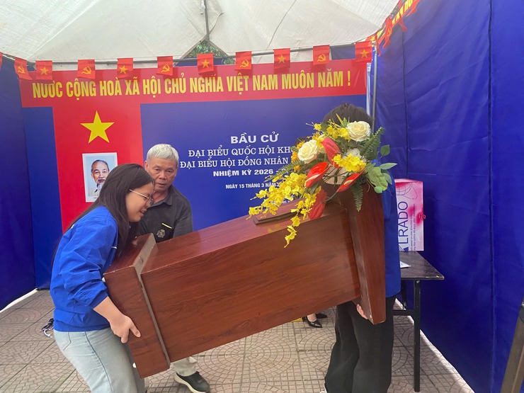 HỘI LHPN  VÀ ĐOÀN TNCS HỒ CHÍ MINH PHƯỜNG VĂN MIẾU – QUỐC TỬ GIÁM TỔNG VỆ SINH MÔI TRƯỜNG, CHUNG TAY XÂY DỰNG CẢNH QUAN XANH – SẠCH – ĐẸP CHÀO MỪNG NGÀY BẦU CỬ- Ảnh 1.