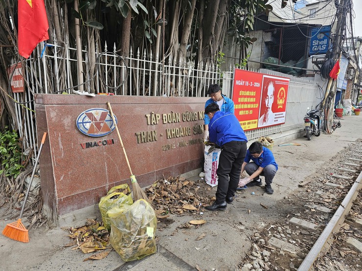 HỘI LHPN  VÀ ĐOÀN TNCS HỒ CHÍ MINH PHƯỜNG VĂN MIẾU – QUỐC TỬ GIÁM TỔNG VỆ SINH MÔI TRƯỜNG, CHUNG TAY XÂY DỰNG CẢNH QUAN XANH – SẠCH – ĐẸP CHÀO MỪNG NGÀY BẦU CỬ- Ảnh 2.