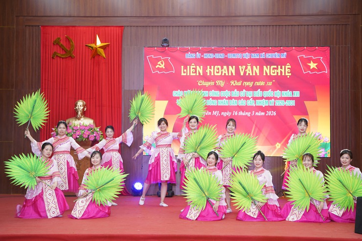 Chuyên Mỹ rộn ràng chương trình văn nghệ chào mừng thành công cuộc bầu cử- Ảnh 5.