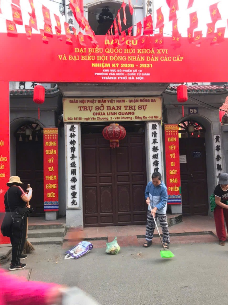 HỘI LHPN  VÀ ĐOÀN TNCS HỒ CHÍ MINH PHƯỜNG VĂN MIẾU – QUỐC TỬ GIÁM TỔNG VỆ SINH MÔI TRƯỜNG, CHUNG TAY XÂY DỰNG CẢNH QUAN XANH – SẠCH – ĐẸP CHÀO MỪNG NGÀY BẦU CỬ- Ảnh 4.