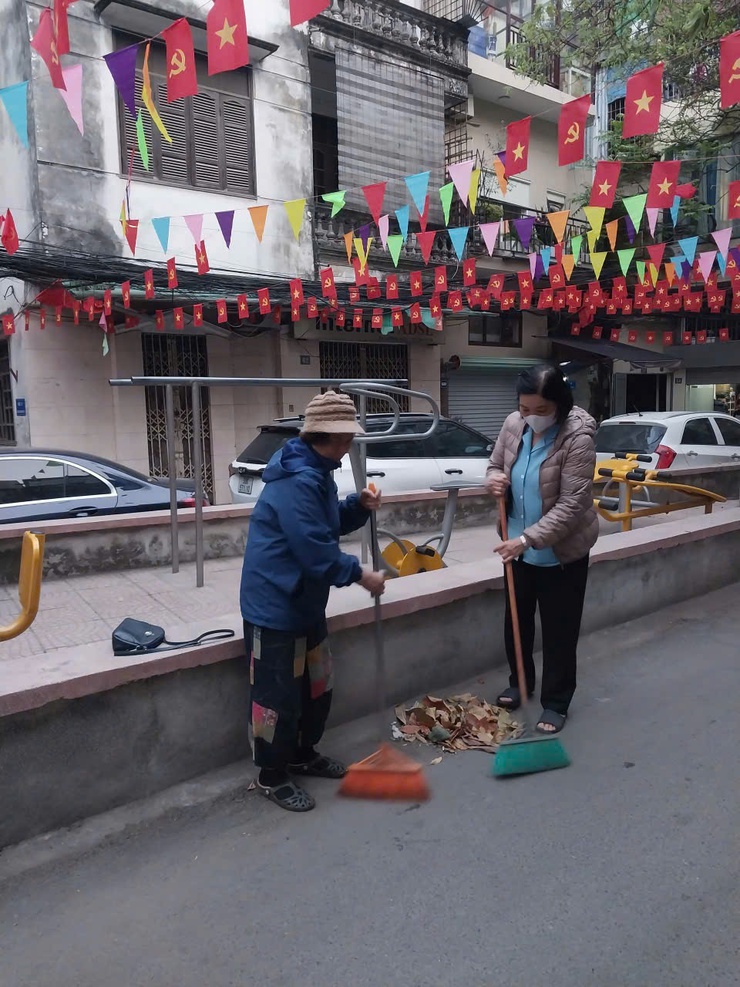 HỘI LHPN  VÀ ĐOÀN TNCS HỒ CHÍ MINH PHƯỜNG VĂN MIẾU – QUỐC TỬ GIÁM TỔNG VỆ SINH MÔI TRƯỜNG, CHUNG TAY XÂY DỰNG CẢNH QUAN XANH – SẠCH – ĐẸP CHÀO MỪNG NGÀY BẦU CỬ- Ảnh 5.