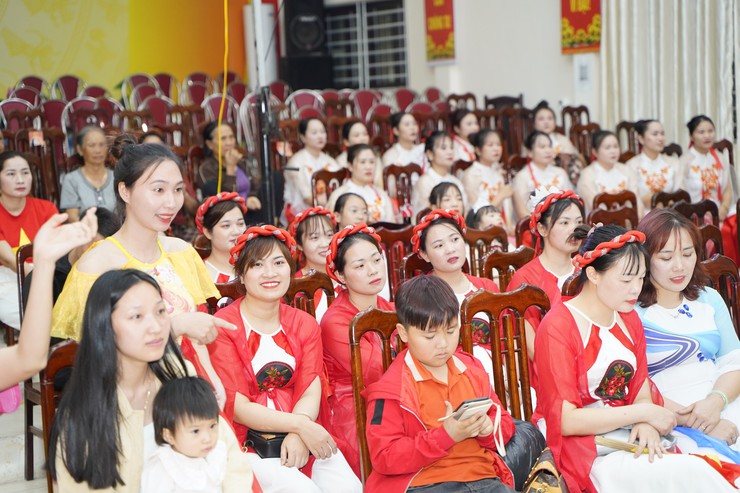 Chuyên Mỹ rộn ràng chương trình văn nghệ chào mừng thành công cuộc bầu cử- Ảnh 6.