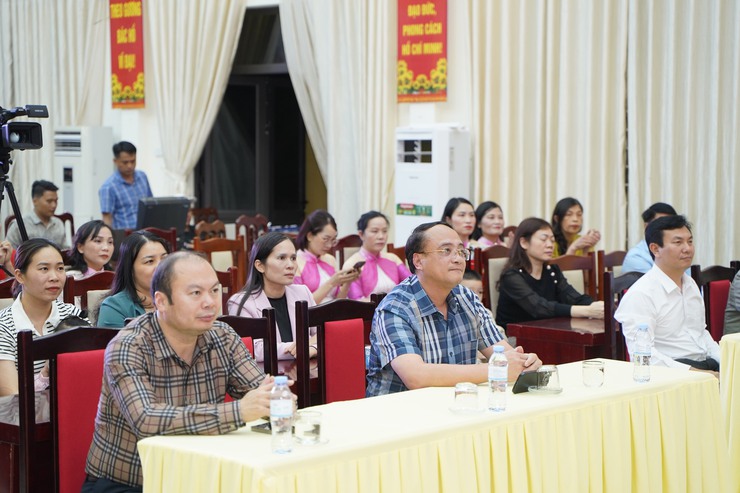 Chuyên Mỹ rộn ràng chương trình văn nghệ chào mừng thành công cuộc bầu cử- Ảnh 1.