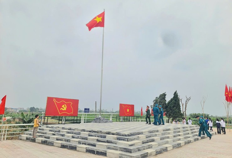 Trang trọng lễ thượng cờ tại xã đảo duy nhất tại Hà Nội- Ảnh 6.