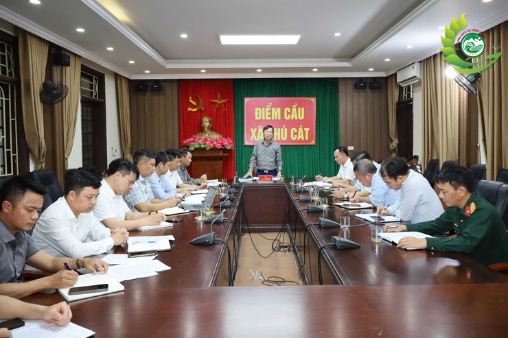 Hội nghị giao ban Ban Chỉ đạo giải phóng mặt bằng các dự án trên địa bàn xã Phú Cát- Ảnh 1.