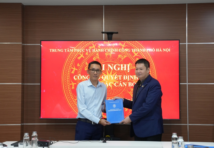 Trung tâm Phục vụ hành chính công Hà Nội công bố quyết định về công tác cán bộ- Ảnh 2.