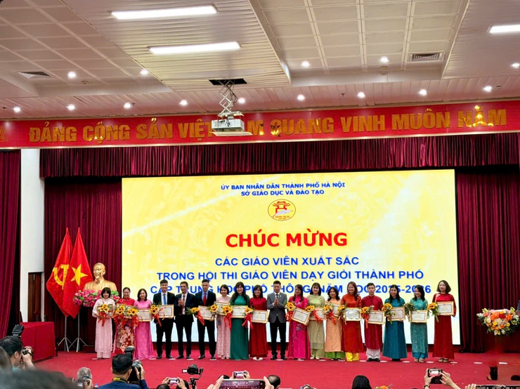 Niềm tự hào của trường THPT Đỗ Mười: Cô Vũ Thị Minh Nguyệt đạt giải nhì giáo viên dạy giỏi cấp Thành phố- Ảnh 1.