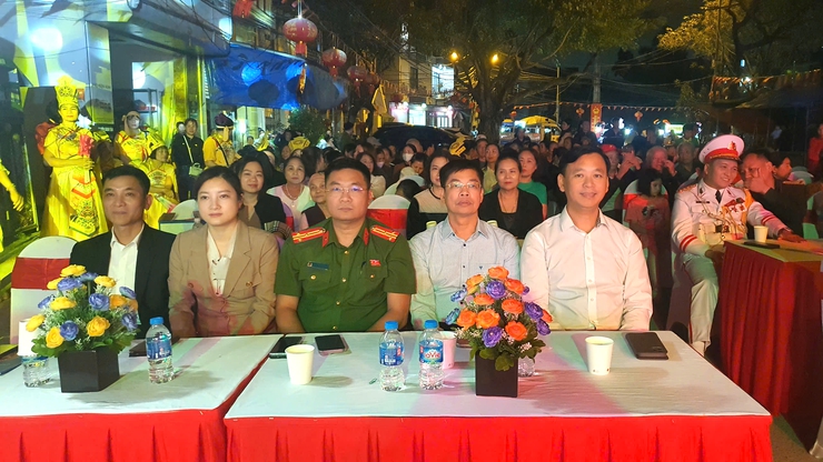 Sôi nổi chương trình văn nghệ “Khát vọng đổi mới” chào mừng thành công cuộc bầu cử- Ảnh 3.