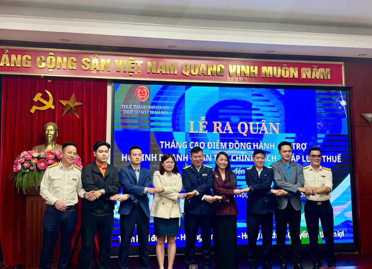 Ra quân phát động chương trình “Tháng cao điểm đồng hành, hỗ trợ hộ, cá nhân kinh doanh” - Ảnh 1.