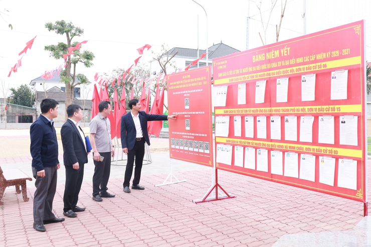 Đoàn công tác xã Minh Châu kiểm tra công tác chuẩn bị bầu cử tại các khu vực bỏ phiếu- Ảnh 1.