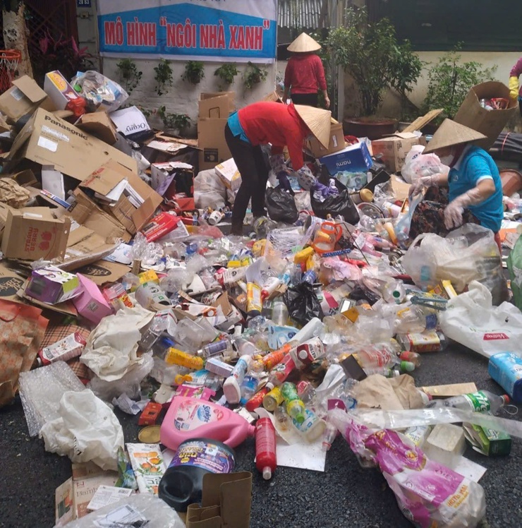 Những mô hình tiên biểu trong phong trào thi đua yêu nước của phụ nữ phường Long Biên- Ảnh 2.