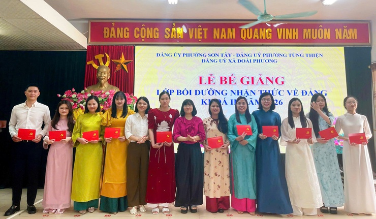 SƠN TÂY: BẾ GIẢNG LỚP LỚP BỒI DƯỠNG NHẬN THỨC VỀ ĐẢNG KHÓA II NĂM 2026- Ảnh 2.