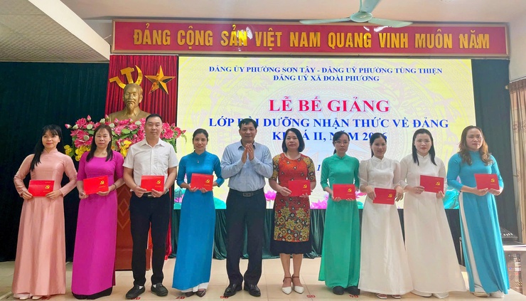 SƠN TÂY: BẾ GIẢNG LỚP LỚP BỒI DƯỠNG NHẬN THỨC VỀ ĐẢNG KHÓA II NĂM 2026- Ảnh 3.