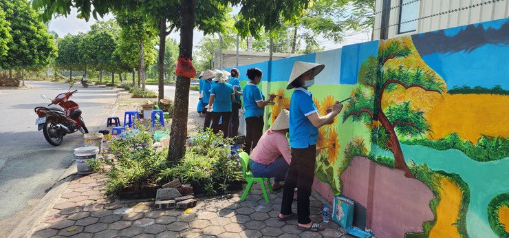 Những mô hình tiên biểu trong phong trào thi đua yêu nước của phụ nữ phường Long Biên- Ảnh 3.