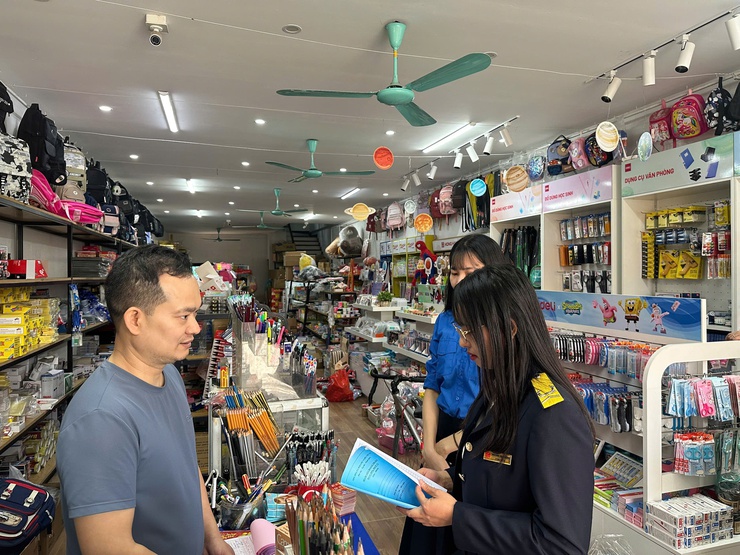 Lễ ra quân tháng cao điểm đồng hành, hỗ trợ hộ kinh doanh tuân thủ chính sách, pháp luật thuế trên địa bàn phường Chương Mỹ- Ảnh 2.