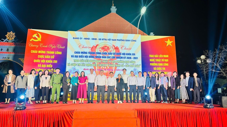 Định Công rộn ràng đêm nghệ thuật chào mừng thành công cuộc bầu cử- Ảnh 6.