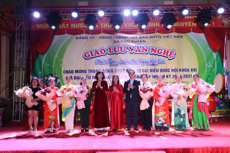 Sôi nổi đêm giao lưu văn nghệ “Phú Xuyên – Niềm tin ngày hội lớn”- Ảnh 1.