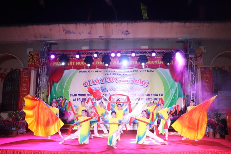 Sôi nổi đêm giao lưu văn nghệ “Phú Xuyên – Niềm tin ngày hội lớn”- Ảnh 4.