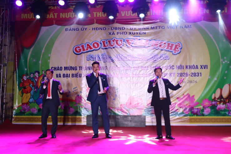 Sôi nổi đêm giao lưu văn nghệ “Phú Xuyên – Niềm tin ngày hội lớn”- Ảnh 7.