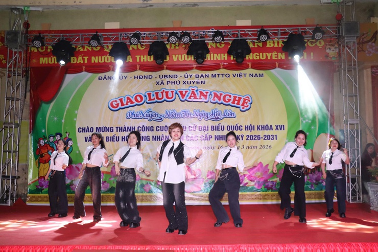 Sôi nổi đêm giao lưu văn nghệ “Phú Xuyên – Niềm tin ngày hội lớn”- Ảnh 9.