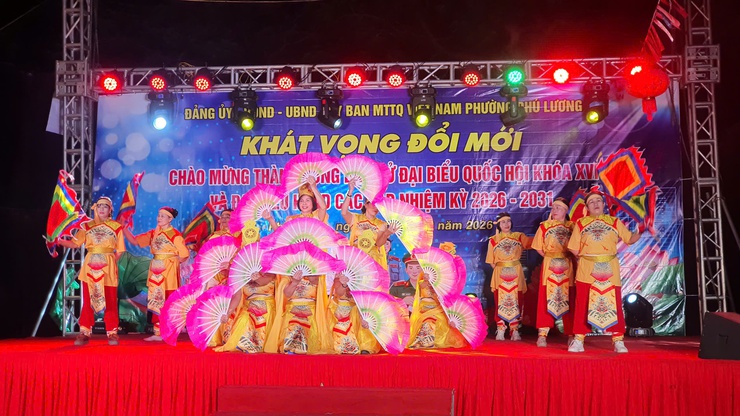 Sôi nổi chương trình văn nghệ “Khát vọng đổi mới” chào mừng thành công cuộc bầu cử- Ảnh 11.