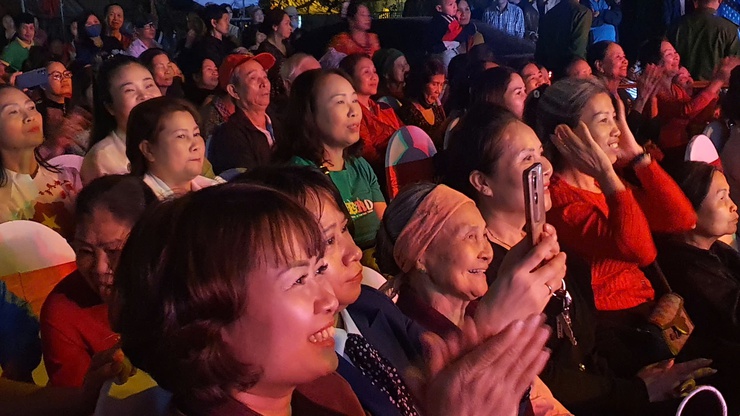 Sôi nổi chương trình văn nghệ “Khát vọng đổi mới” chào mừng thành công cuộc bầu cử- Ảnh 4.