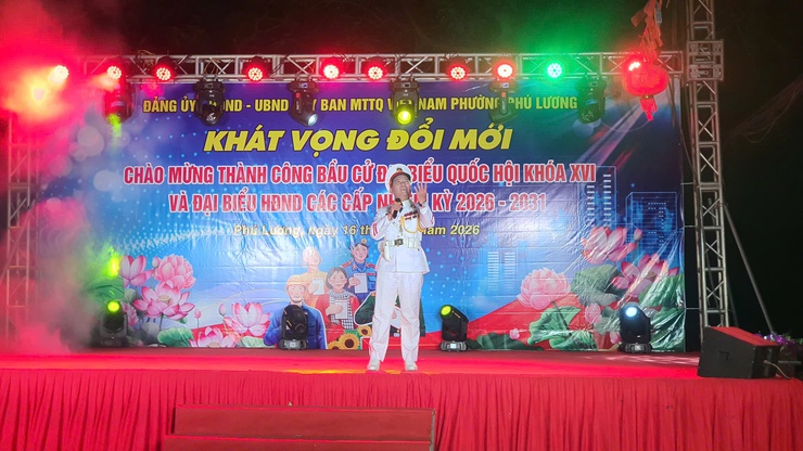 Sôi nổi chương trình văn nghệ “Khát vọng đổi mới” chào mừng thành công cuộc bầu cử- Ảnh 7.